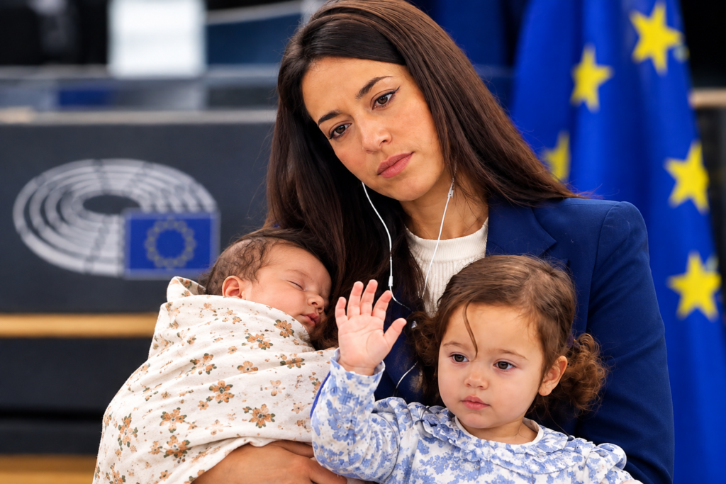 Licia Ronzulli holding her daughter at the European Parliament