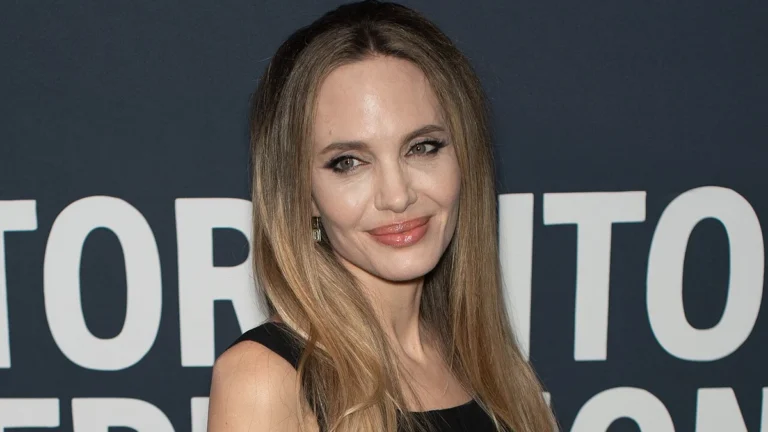 angelina_jolie_film_festival_return